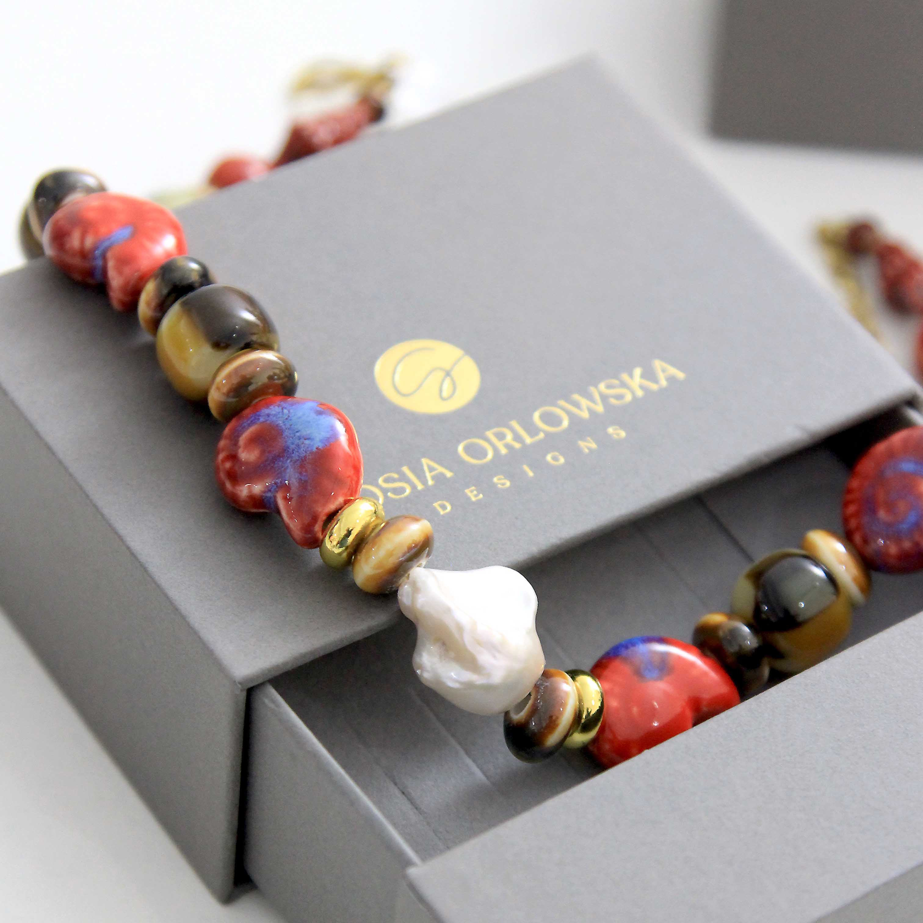 “Del Mare” Freshwater Pearl Ceramic Seashell Choker - Carmine Red