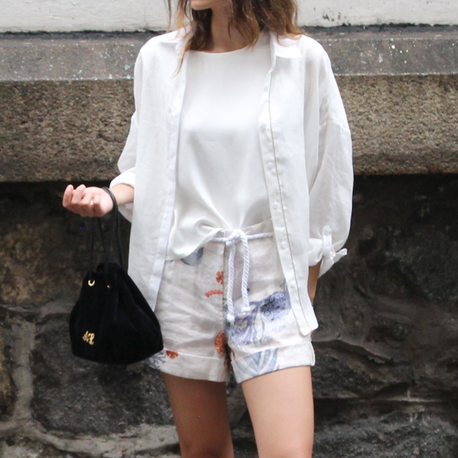 JODIE Oversized Linenshirt in White - Trendy Style