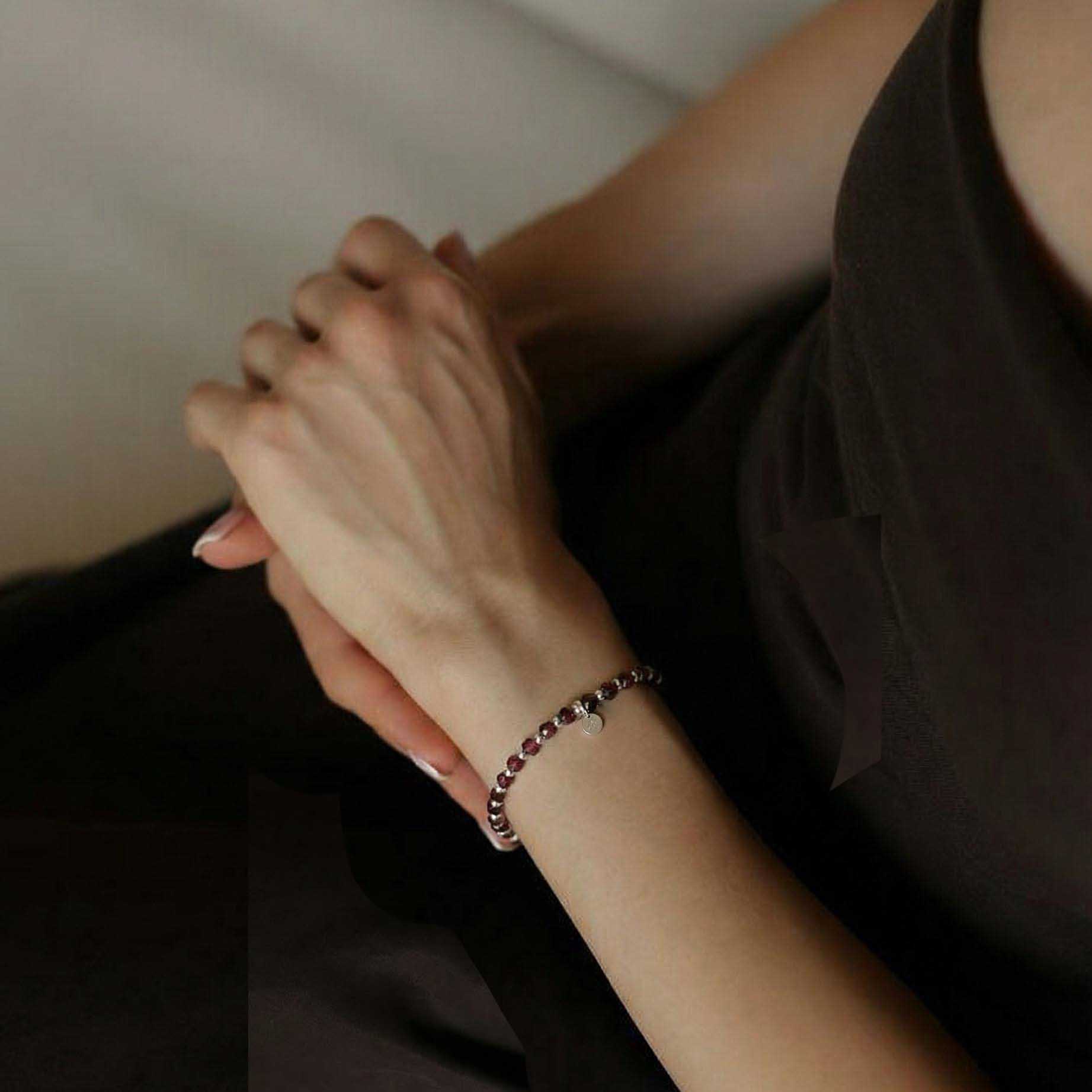 “Yaiza” Garnet 2mm Square Beads Bracelet