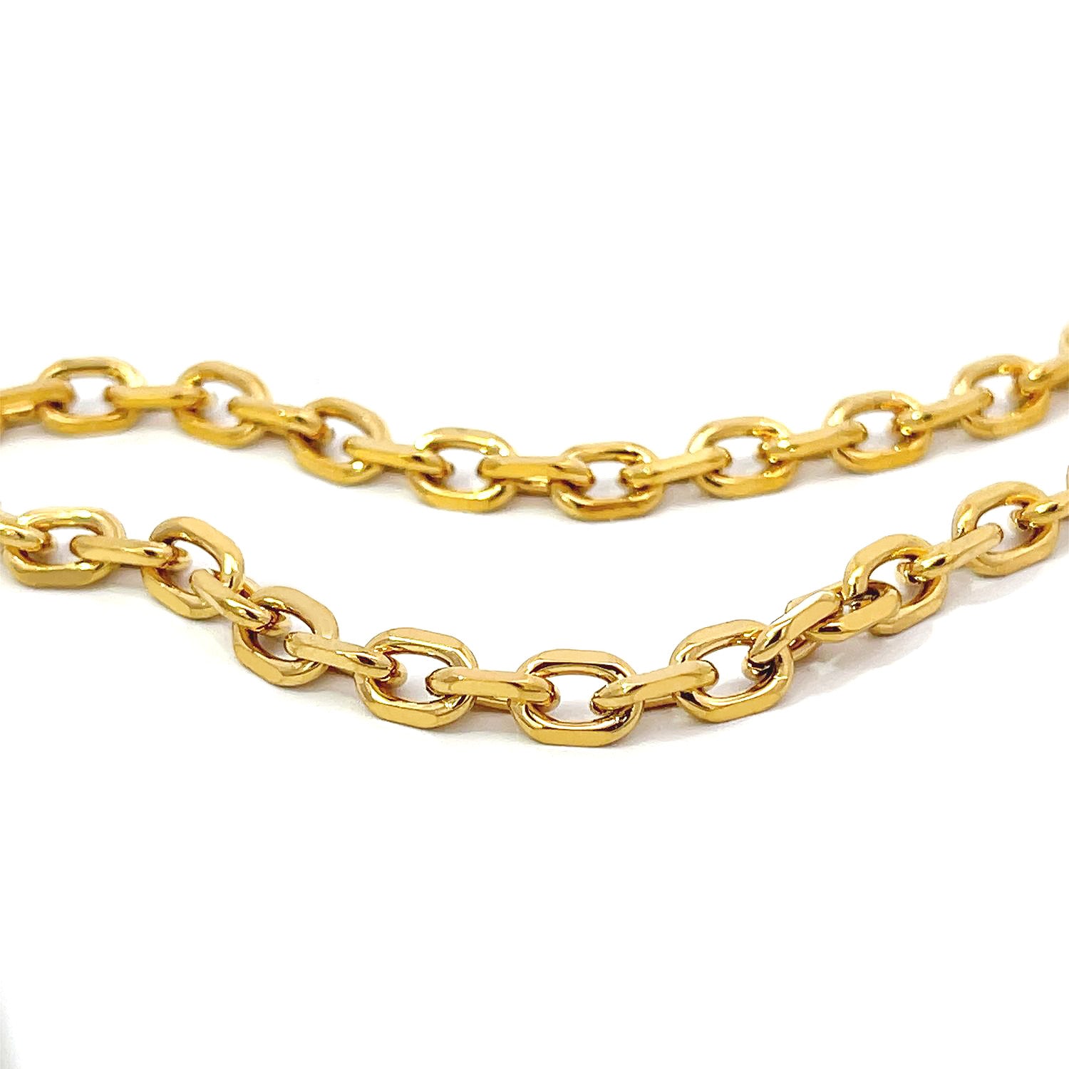 Emery Belcher Chain Necklace: A Timeless Statement Piece