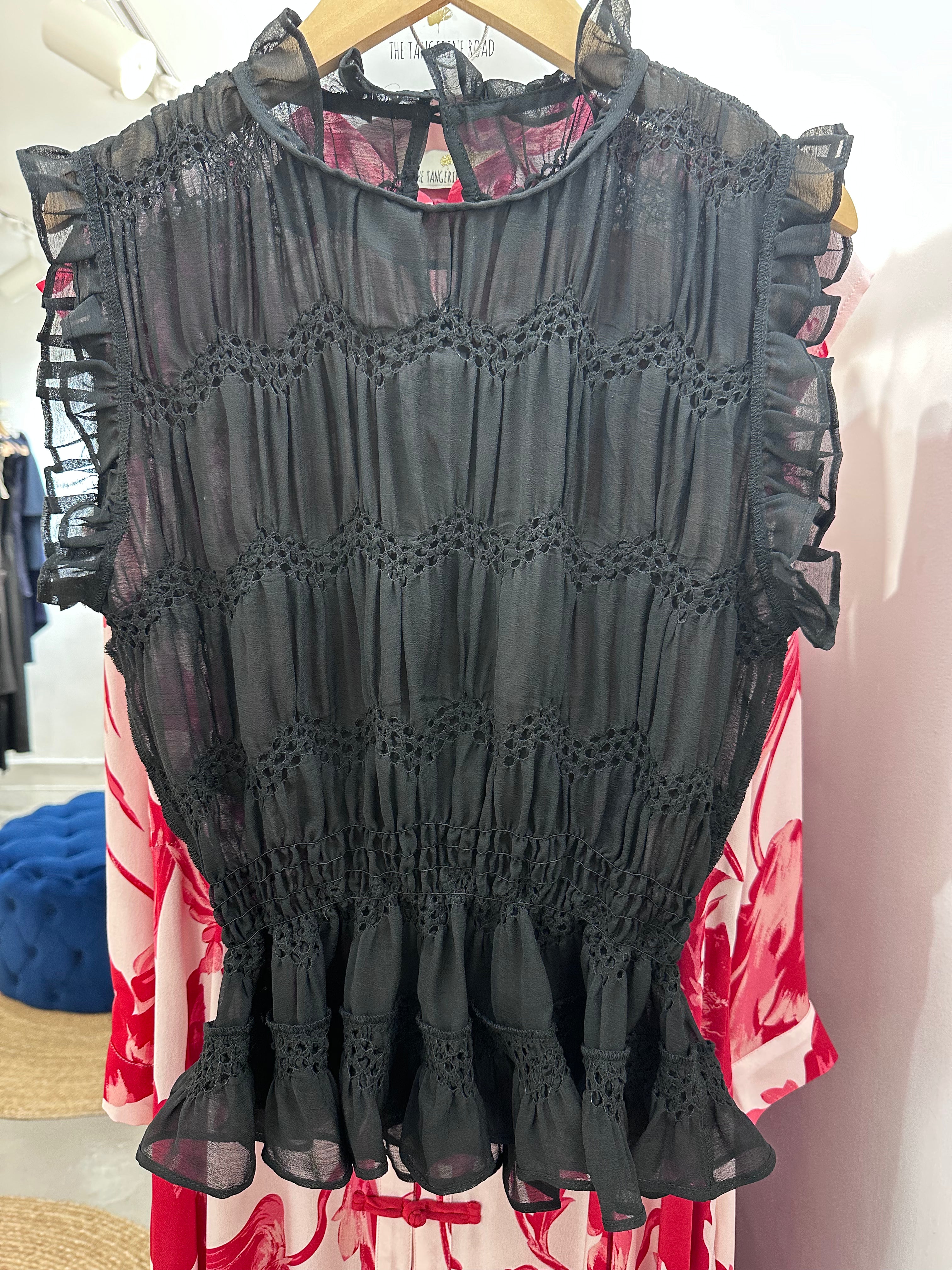 @White / Stretchy black blouse