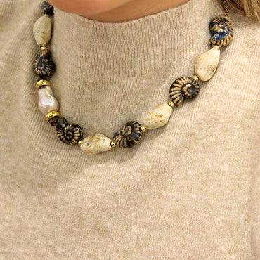 “Del Mare” Freshwater Pearl Ceramic Seashell Choker - Seashore Brown