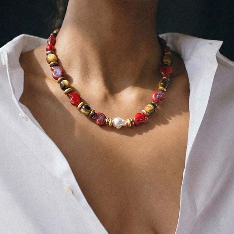 “Del Mare” Freshwater Pearl Ceramic Seashell Choker - Carmine Red