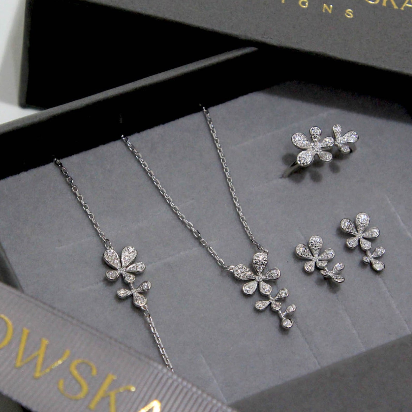 “Fleur” Fortune Petal Gift Set