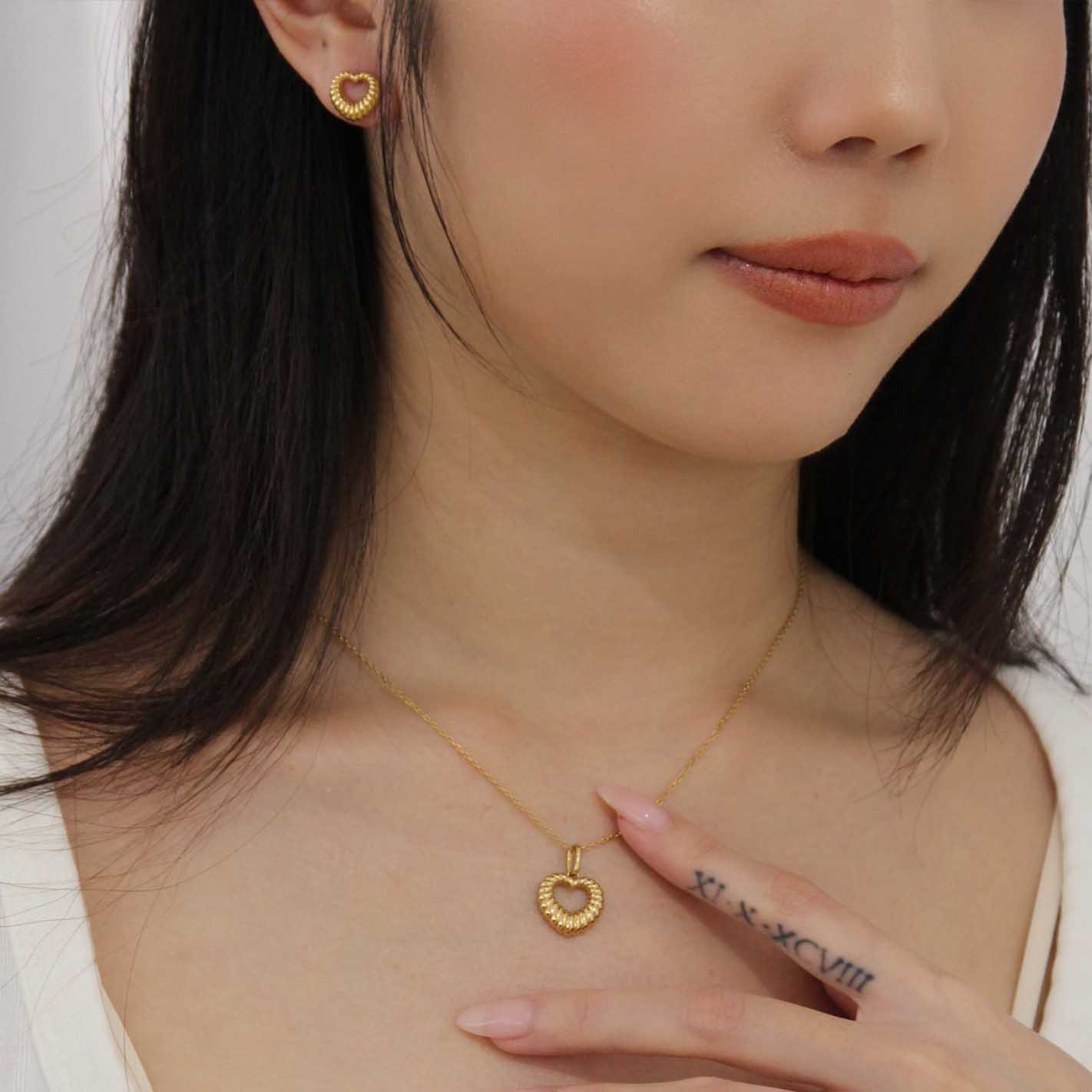 “TOBELOVED” Vibrant Heart Gold Vermeil Necklace