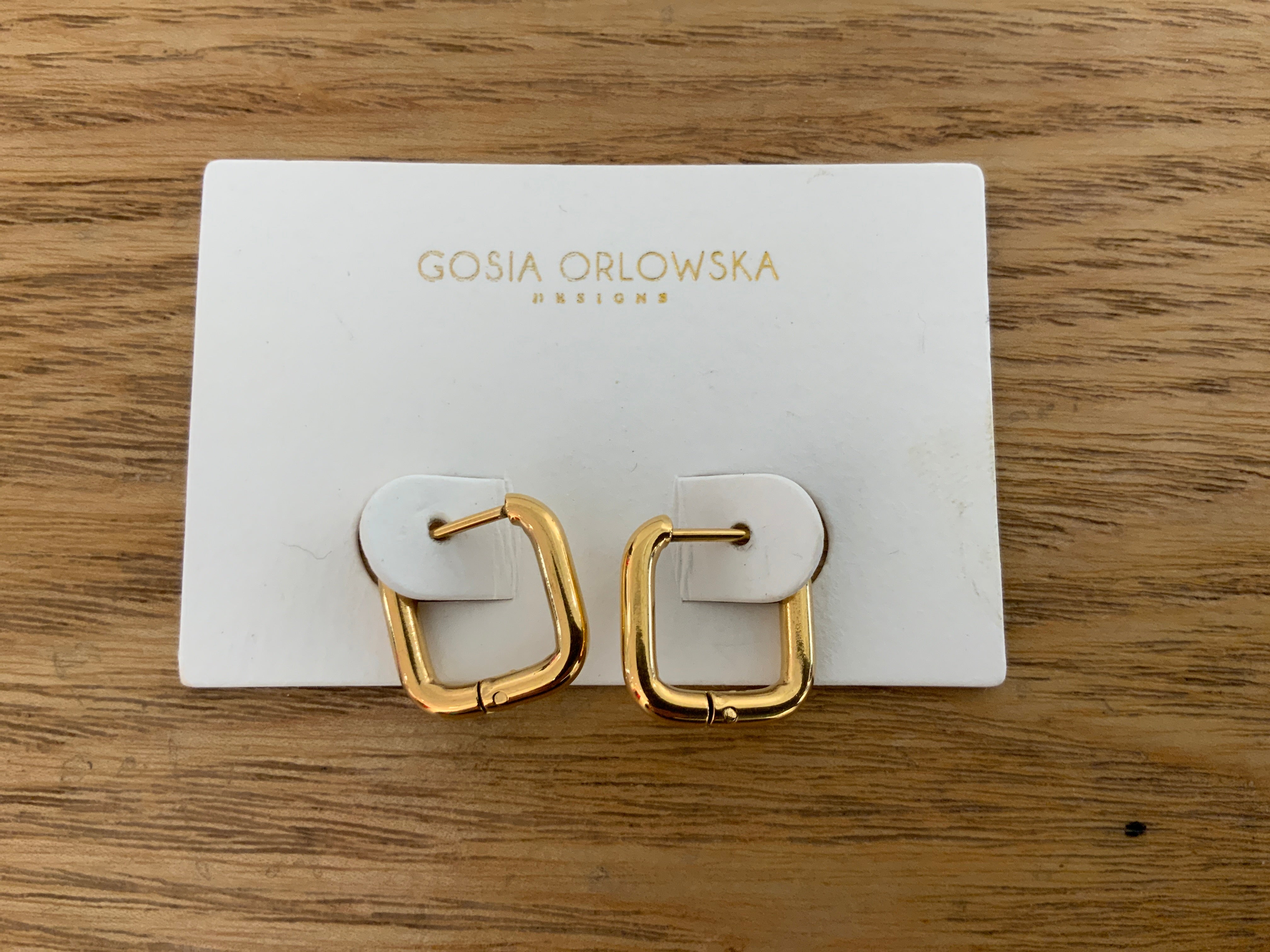 @White / OVATE ROUNDED SQUARE HOOPS