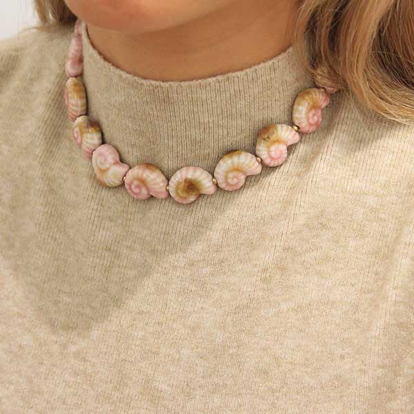 “Del Mare” Ceramic Seashell Choker - Salmon Pink