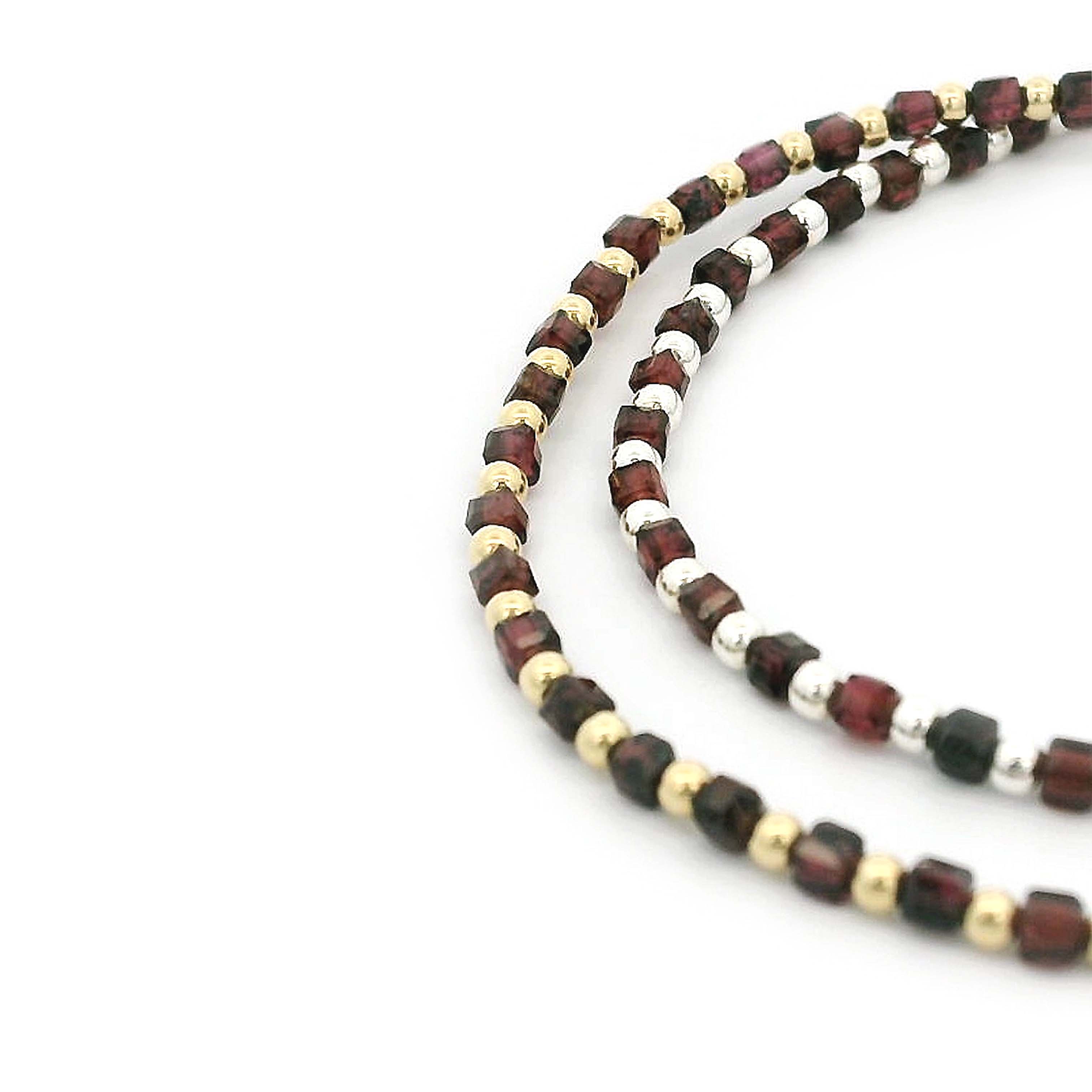 “Yaiza” Garnet 2mm Square Beads Bracelet
