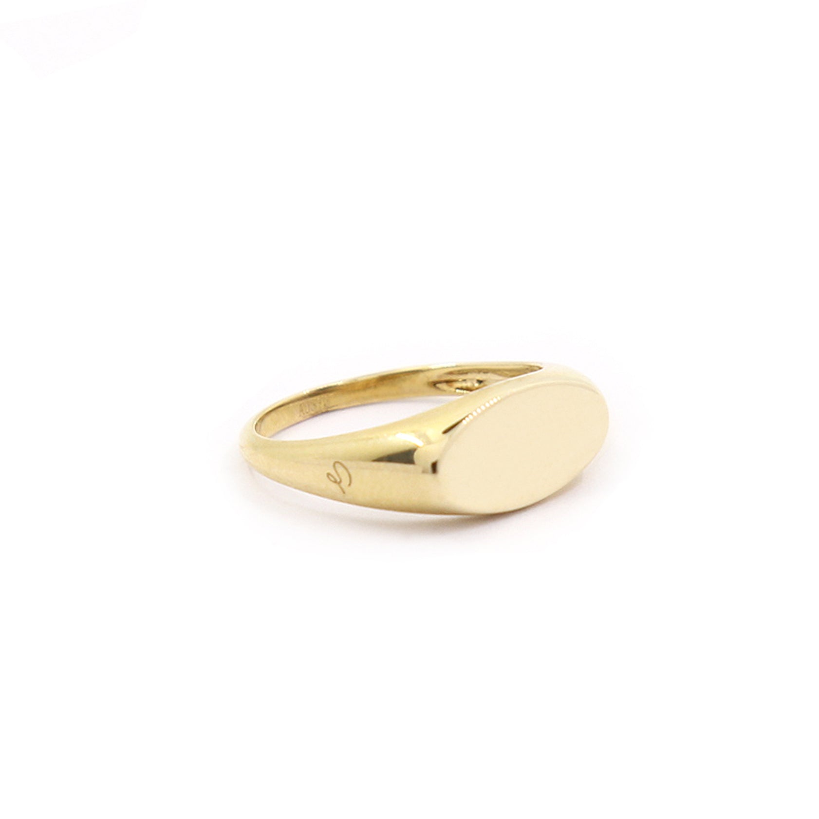 9k GOLD PACHA OVAL SIGNET RING
