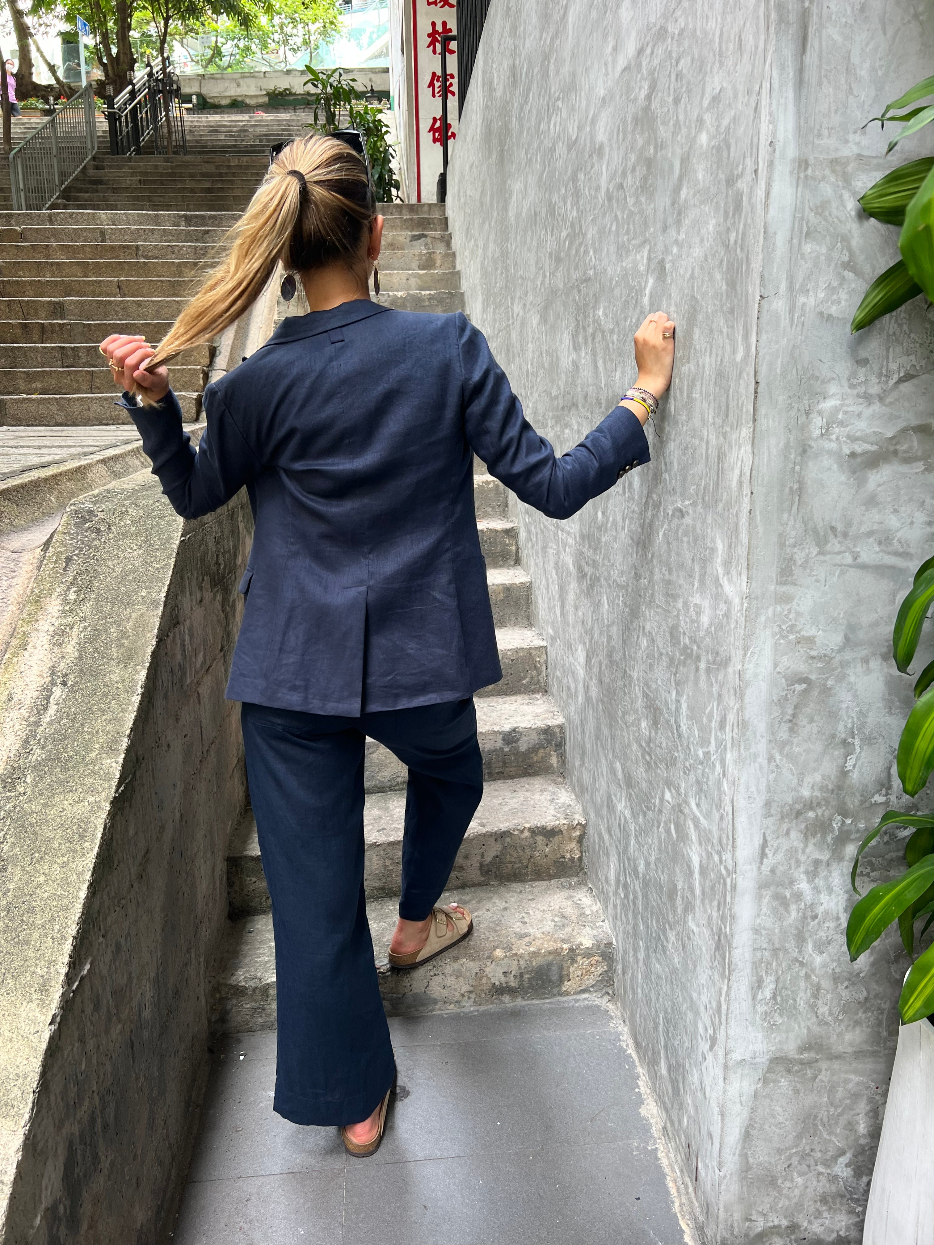 Gosia Orlowska: Chic Navy Blue Linen Pants